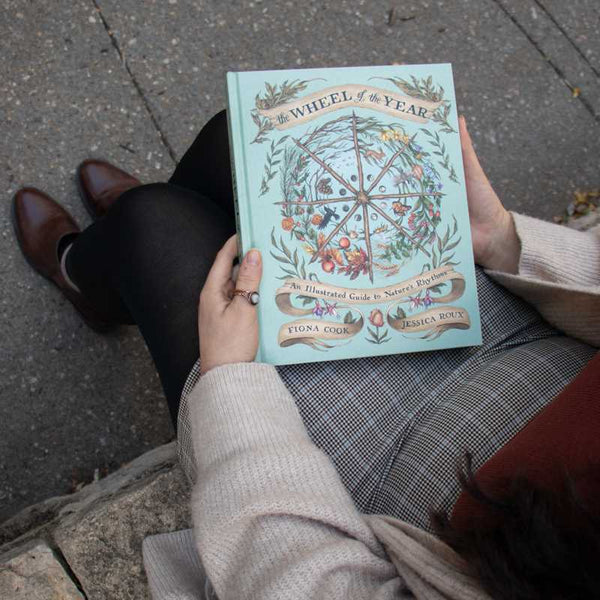 Wheel of the Year by Fiona  Cook: Hardcover; 256 pages / English